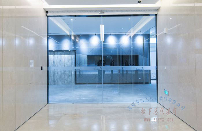 腾讯大厦办公室-纯玻璃感应自动门效果图