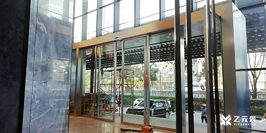 感应玻璃自动门-紫元元大厦大堂项目施工中